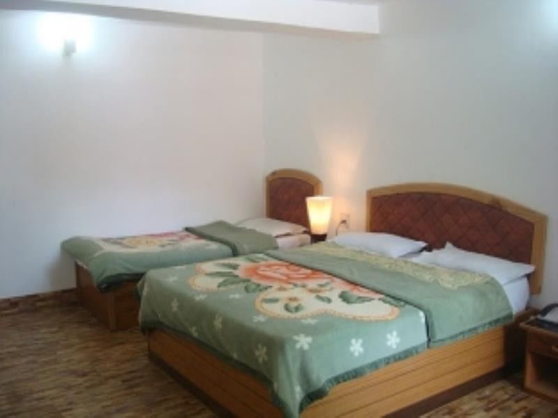 Hotel New Bharat Bhīm Tāl Buitenkant foto