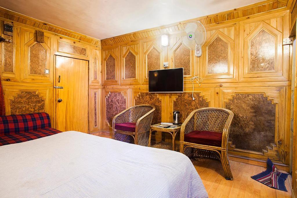 Hotel New Bharat Bhīm Tāl Buitenkant foto